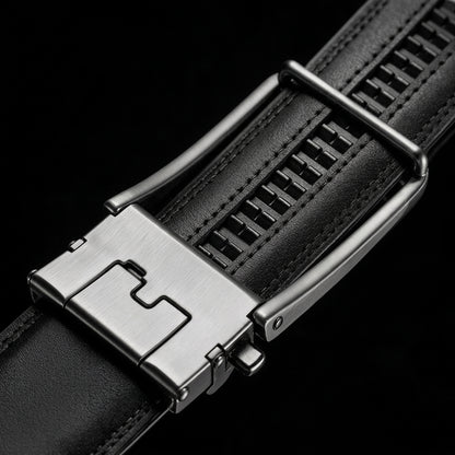Cinturón negro, detalle de la hebilla [color:negro]